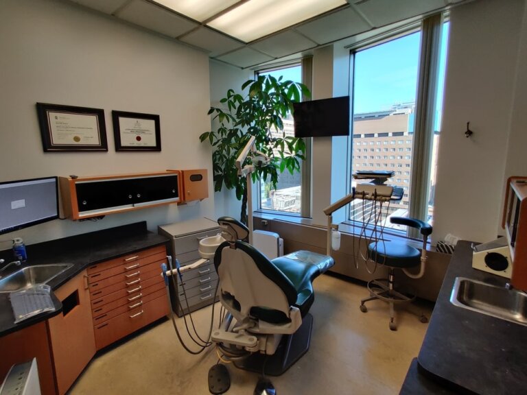 Doctor operatory Toronto dentist